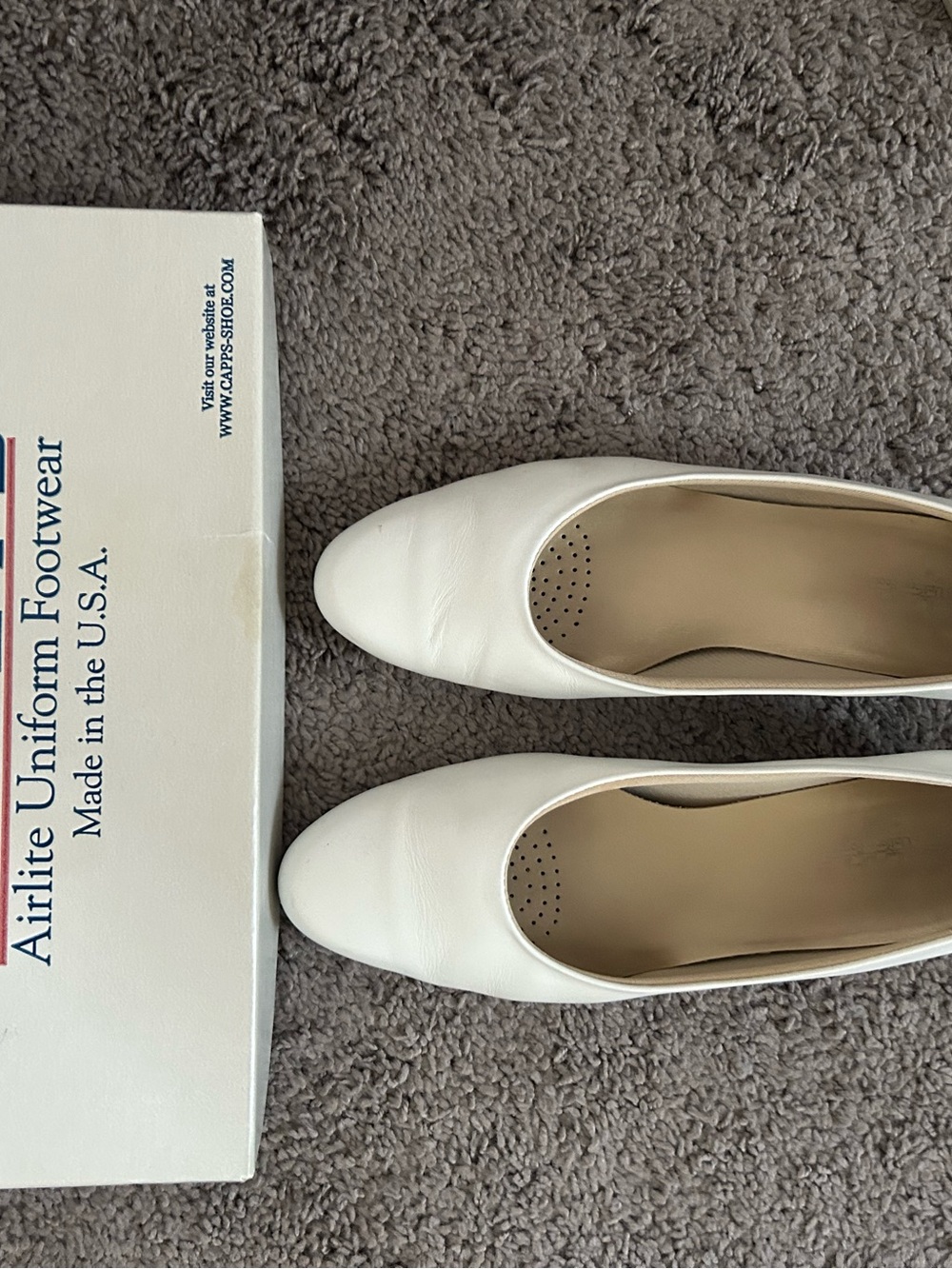Capps Navy regulation Women’s White Leather Pumps 9 Meduim